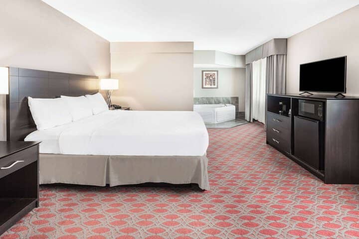 Room 16 of 36