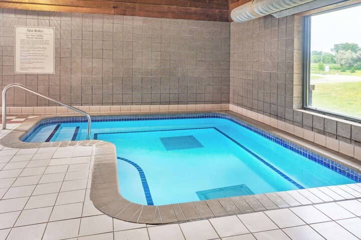 Pool 24 of 36