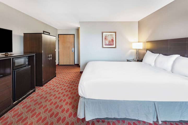 Room 13 of 36